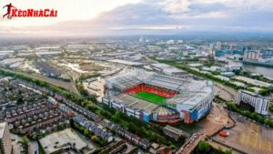 Sân Old Trafford được xem là biểu tượng thiêng liêng của câu lạc bộ bóng đá Anh